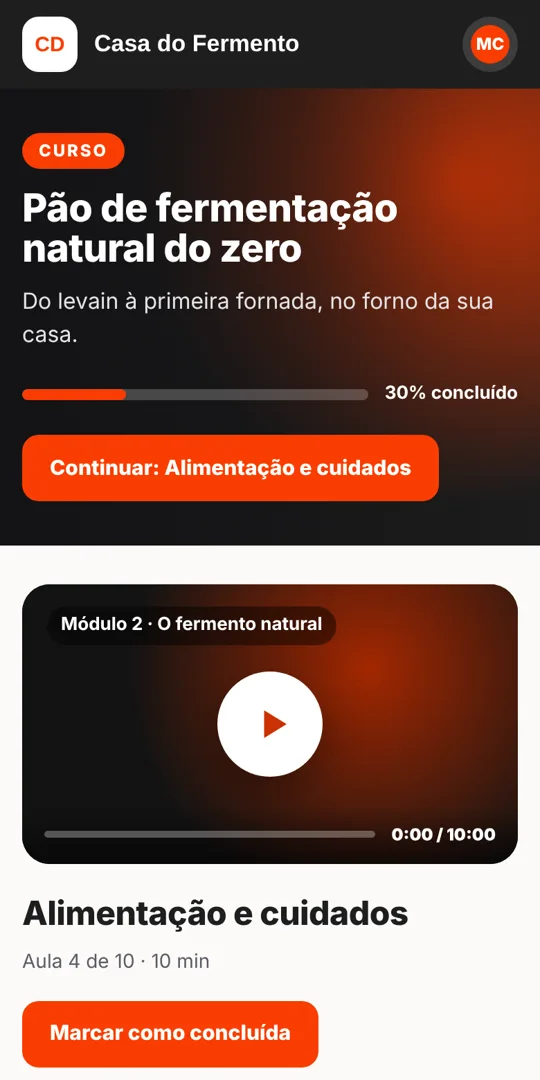 Área do aluno no celular: curso Pão de fermentação natural do zero, da escola fictícia Casa do Fermento, com progresso e aula em vídeo